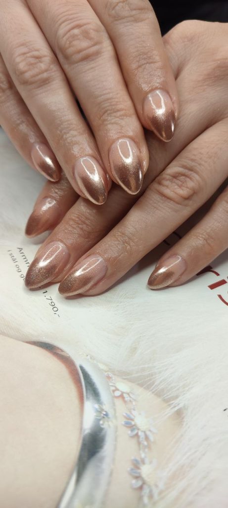 ناخن کروم در جدیدترین مدل های ناخن در بهترین سالن زیبایی در کرج