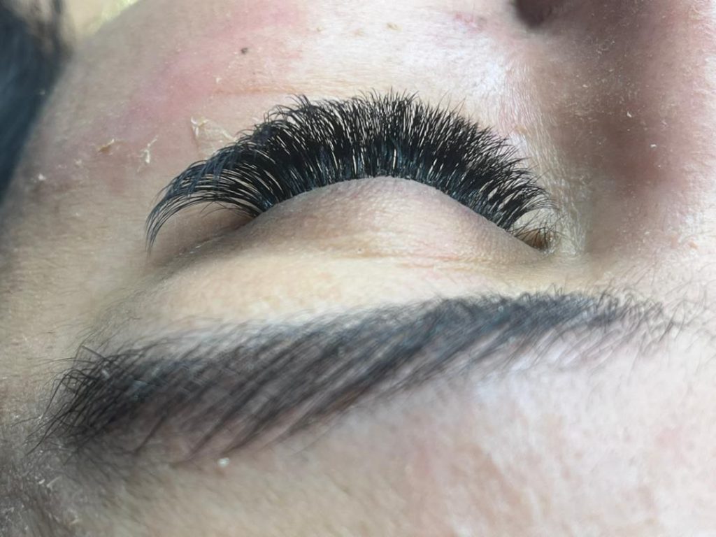 مدل لیفت ابرو در خدمات ابرو و مژه بلامادام