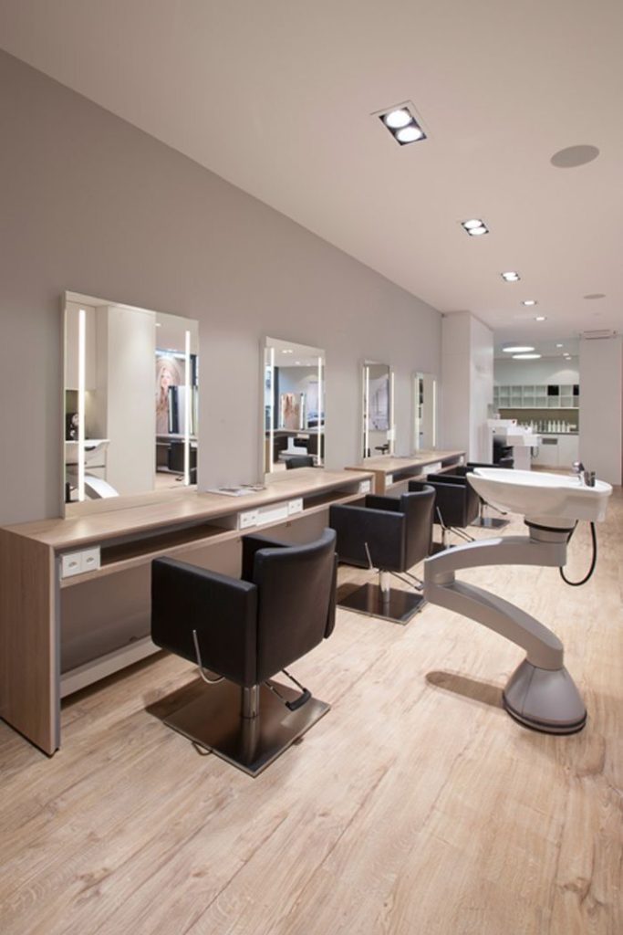 سالن معتبر برای بررسی تخصص و تجربه کادر سالن در بهترین سالن زیبایی کرج