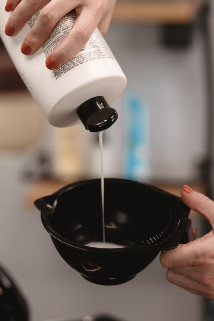 مواد مناسب برای نکات مهم در انتخاب محصولات در بهترین سالن زیبایی کرج