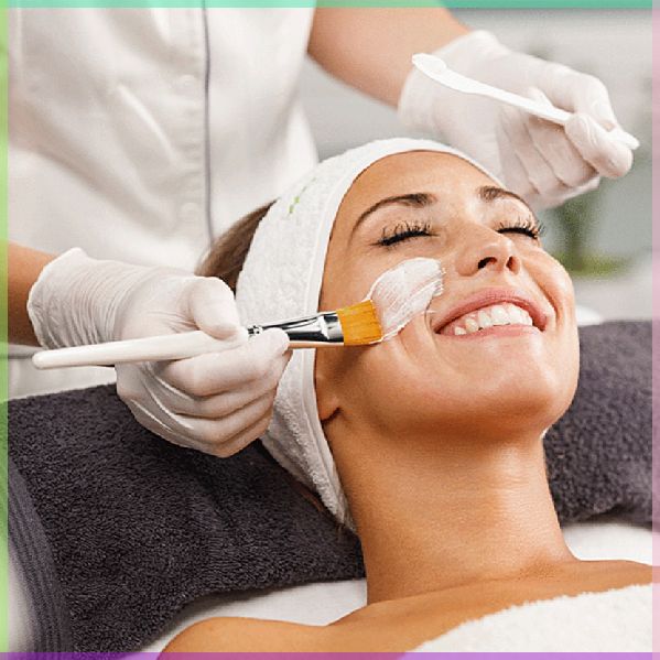 پاکسازی پوست با مواد با کیفیت در معرفی برندها و محصولات معتبر در بهترین سالن زیبایی کرج