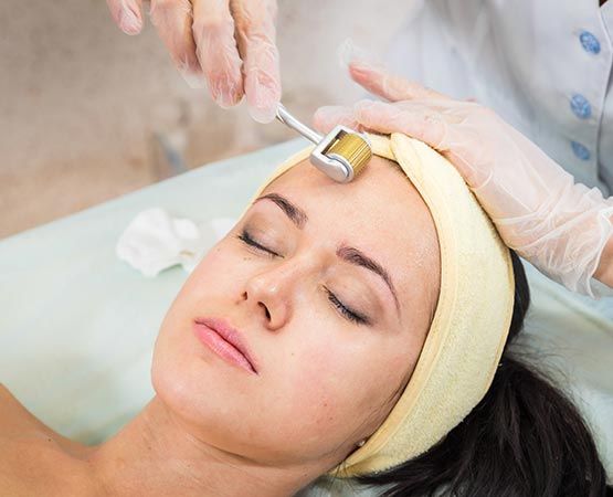 مراقبت از پوست صورت در نکات مهم در انتخاب محصولات در بهترین سالن زیبایی کرج