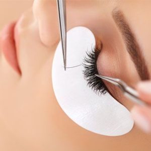 ترمیم اکشتنشن در بهترین آرایشگاه برای اکستنشن مژه در کرج