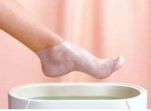 پارافین تراپی پا برای مراقبت تخصصی از پوست در فصل پاییز کرج