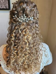 مدل فر همراه با اکسسوری در شینیون موی باز در کرج