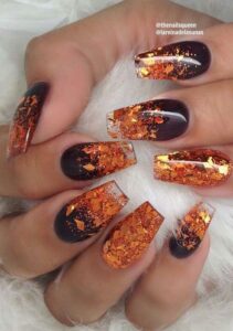 طراحی با برگ های پاییزی در طرح ناخن پاییزی جدید در کرج