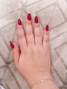 مدب بادامی در بهترین مدل‌های ناخن برای دست‌های تپل در کرج 