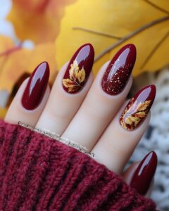 رنگ زرشکی در طرح ناخن پاییزی جدید در کرج