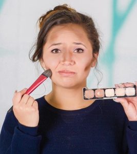 مراقبت از پوست با مواد اصل در ۱۰ اشتباه رایج آرایش صورت در کرج