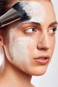 پودر فیکس در ۱۰ اشتباه رایج آرایش صورت در کرج