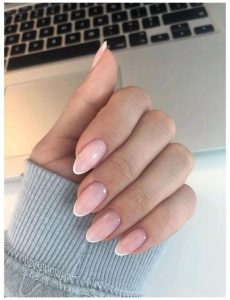 مدل بادامی در انواع مدل های کاشت ناخن در کرج