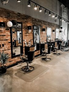 سالن معتبر در بهترین سالن زیبایی برای میکاپ دخترانه در کرج