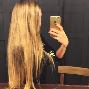 مدل طلایی در جدیدترین مدل‌های رنگساژ مو در کرج